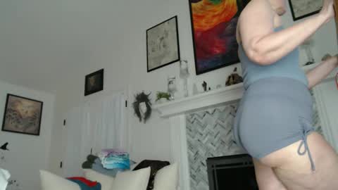 Aurora Willows online show from November 2025 12:38:01 PM