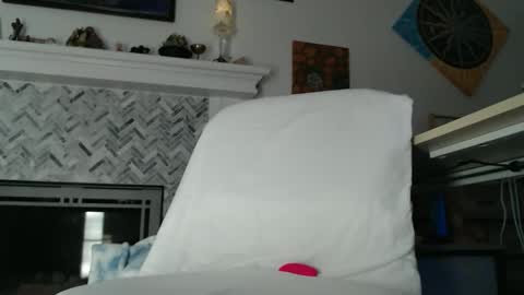 Aurora Willows online show from February 2026 07:07:02 AM