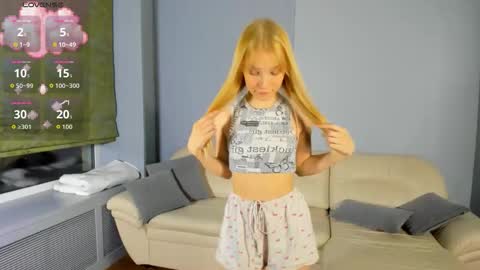 Snapshot of 18kira18 chatting on October 2025 05:54:02 PM Kira online show from October 2025 05:54:02 PM