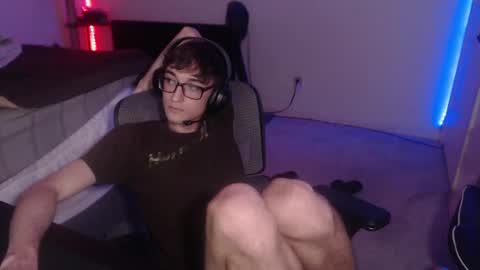 Snapshot of 18yrboyhot chatting on September 2025 12:54:01 AM 19yrboyhot online show from September 2025 12:54:01 AM