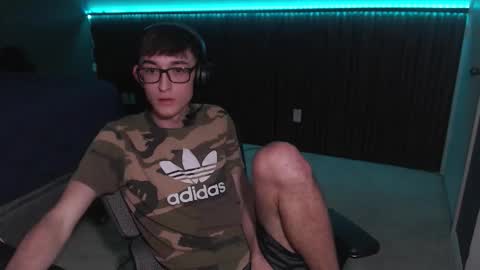 Snapshot of 18yrboyhot chatting on October 2025 12:33:02 AM 19yrboyhot online show from October 2025 12:33:02 AM