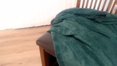 i erupt if you suck ur nipples 4 me and look at the camera while watching me online show from October 2025 12:57:02 PM