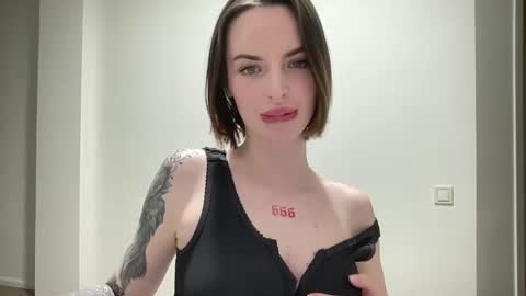 DOVE online show from November 2025 09:59:01 PM