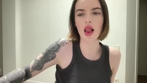 DOVE online show from November 2025 07:46:02 PM