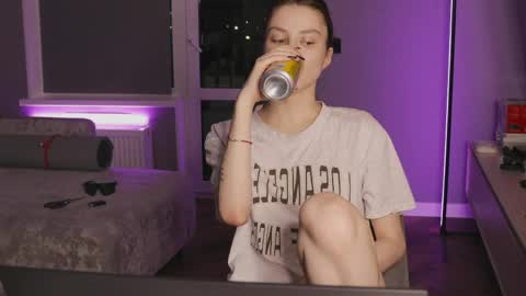 Lily 3 online show from May 2026 09:33:01 PM