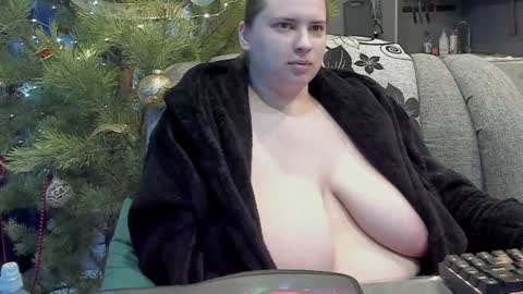 Snapshot of 1lindsey1 chatting on December 2024 11:17:01 AM 1LINDSEY1 online show from December 2024 11:17:01 AM