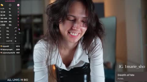 Marie online show from October 2025 06:30:01 PM