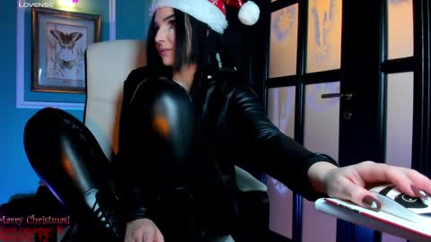 Snapshot of 1munique chatting on December 2024 10:49:02 AM Moona online show from December 2024 10:49:02 AM