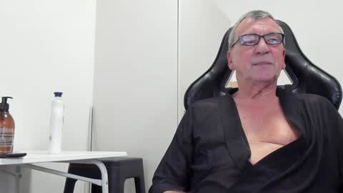 Snapshot of 200gentleman chatting on December 2024 06:06:01 PM Henk online show from December 2024 06:06:01 PM