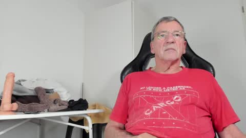 Snapshot of 200gentleman chatting on December 2024 05:10:02 PM Henk online show from December 2024 05:10:02 PM