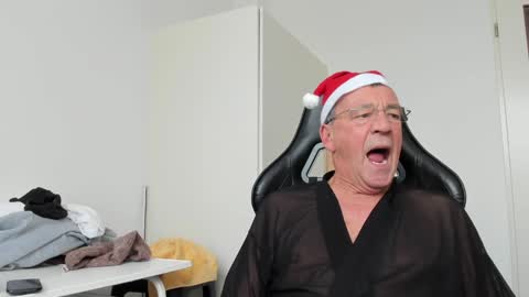 Snapshot of 200gentleman chatting on December 2024 01:05:02 PM Henk online show from December 2024 01:05:02 PM