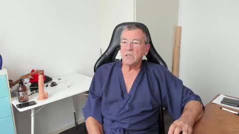 Snapshot of 200gentleman chatting on December 2024 01:22:01 PM Henk online show from December 2024 01:22:01 PM