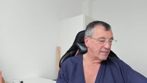 Snapshot of 200gentleman chatting on January 2025 01:37:02 PM Henk online show from January 2025 01:37:02 PM