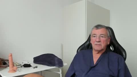 Snapshot of 200gentleman chatting on January 2025 01:36:02 PM Henk online show from January 2025 01:36:02 PM