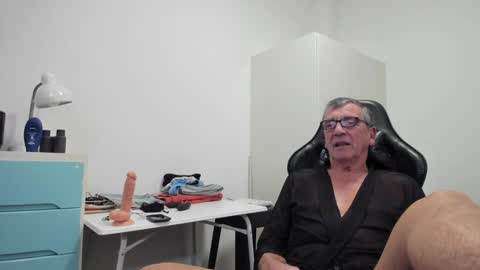 Snapshot of 200gentleman chatting on January 2025 04:17:01 PM Henk online show from January 2025 04:17:01 PM