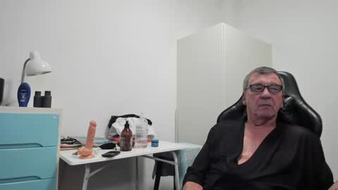 Snapshot of 200gentleman chatting on January 2025 07:21:01 PM Henk online show from January 2025 07:21:01 PM