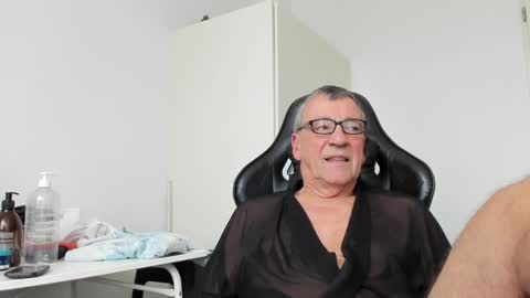 Snapshot of 200gentleman chatting on January 2025 01:46:01 PM Henk online show from January 2025 01:46:01 PM