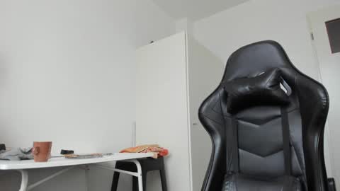 Snapshot of 200gentleman chatting on January 2025 03:14:02 PM Henk online show from January 2025 03:14:02 PM