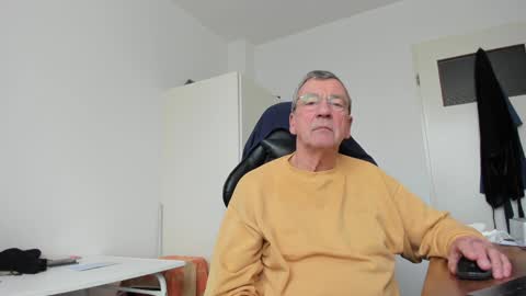 Snapshot of 200gentleman chatting on January 2025 11:11:02 AM Henk online show from January 2025 11:11:02 AM