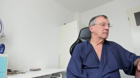 Snapshot of 200gentleman chatting on February 2025 10:43:02 AM Henk online show from February 2025 10:43:02 AM