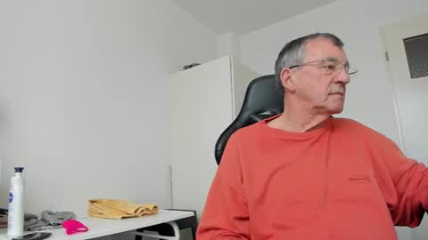 Snapshot of 200gentleman chatting on February 2025 12:18:02 PM Henk online show from February 2025 12:18:02 PM