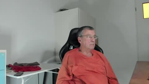 Snapshot of 200gentleman chatting on February 2025 04:44:01 PM Henk online show from February 2025 04:44:01 PM