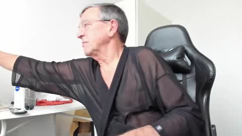 Snapshot of 200gentleman chatting on February 2025 02:02:01 PM Henk online show from February 2025 02:02:01 PM