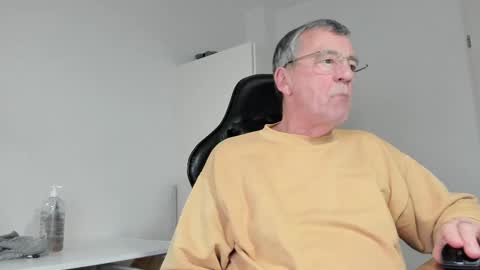 Snapshot of 200gentleman chatting on February 2025 06:43:02 PM Henk online show from February 2025 06:43:02 PM