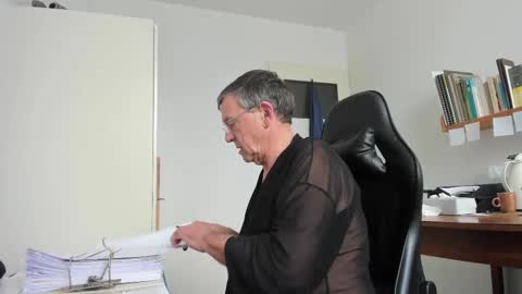 Snapshot of 200gentleman chatting on February 2025 03:15:02 PM Henk online show from February 2025 03:15:02 PM