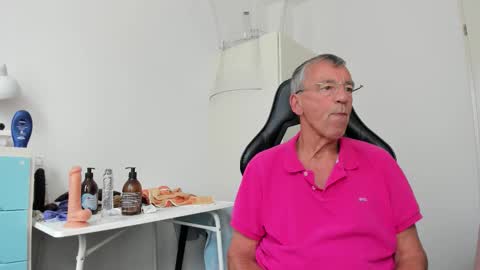 Snapshot of 200gentleman chatting on September 2025 01:44:02 PM Henk online show from September 2025 01:44:02 PM