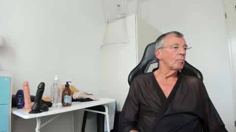 Snapshot of 200gentleman chatting on September 2025 03:17:02 PM Henk online show from September 2025 03:17:02 PM