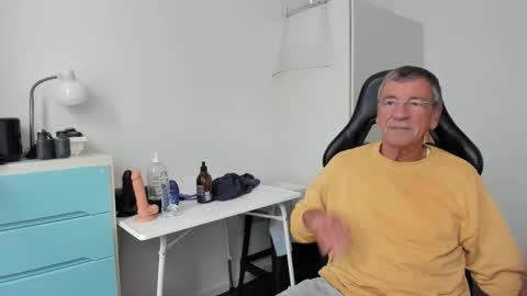 Snapshot of 200gentleman chatting on October 2025 01:30:01 PM Henk online show from October 2025 01:30:01 PM