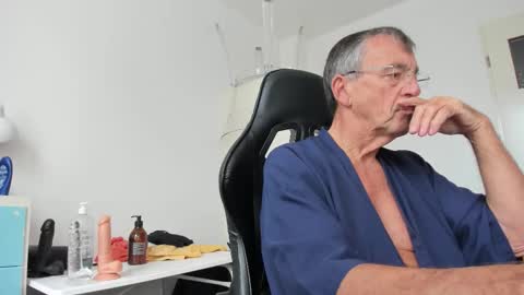 Snapshot of 200gentleman chatting on October 2025 11:09:02 AM Henk online show from October 2025 11:09:02 AM