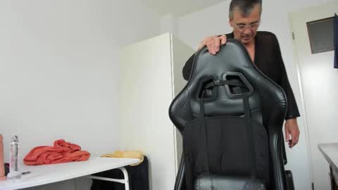 Snapshot of 200gentleman chatting on October 2025 12:17:01 PM Henk online show from October 2025 12:17:01 PM