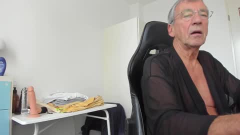 Snapshot of 200gentleman chatting on October 2025 02:18:02 PM Henk online show from October 2025 02:18:02 PM