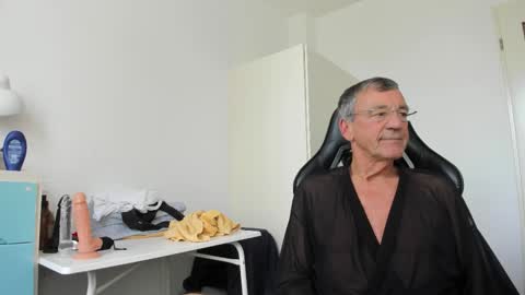 Snapshot of 200gentleman chatting on October 2025 12:17:01 PM Henk online show from October 2025 12:17:01 PM