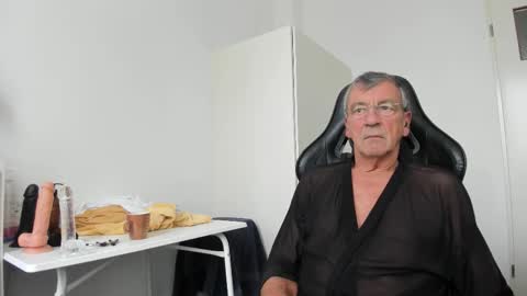 Snapshot of 200gentleman chatting on October 2025 12:50:02 PM Henk online show from October 2025 12:50:02 PM