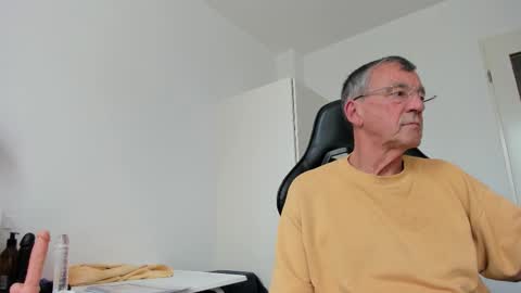 Snapshot of 200gentleman chatting on October 2025 12:15:01 PM Henk online show from October 2025 12:15:01 PM