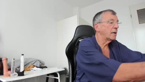 Snapshot of 200gentleman chatting on October 2025 01:39:01 PM Henk online show from October 2025 01:39:01 PM