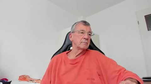 Snapshot of 200gentleman chatting on October 2025 02:52:01 PM Henk online show from October 2025 02:52:01 PM