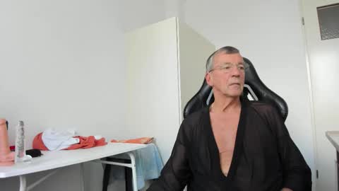 Snapshot of 200gentleman chatting on October 2025 12:39:02 PM Henk online show from October 2025 12:39:02 PM