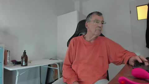 Snapshot of 200gentleman chatting on November 2025 04:20:01 PM Henk online show from November 2025 04:20:01 PM