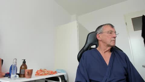 Snapshot of 200gentleman chatting on November 2025 11:33:02 AM Henk online show from November 2025 11:33:02 AM