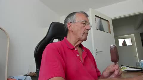 Snapshot of 200gentleman chatting on June 2026 12:37:01 PM Henk online show from June 2026 12:37:01 PM