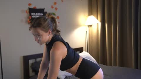 Elley  online show from October 2025 07:50:01 AM