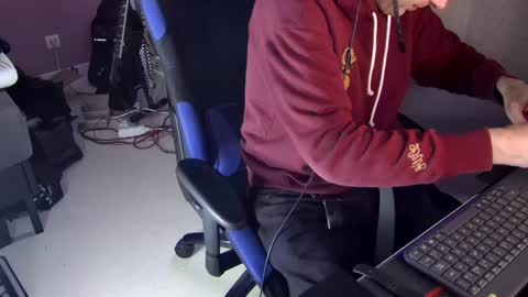 Larese Carlo online show from February 2025 07:41:01 AM