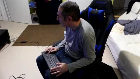 Larese Carlo online show from January 2026 07:17:01 PM