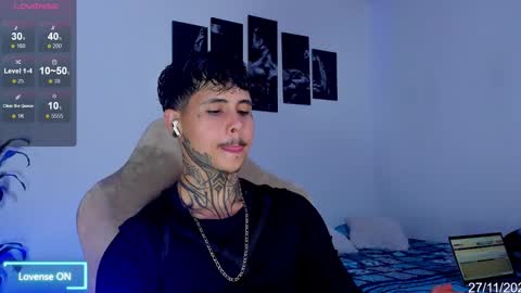 Stefan online show from November 2025 07:38:01 PM