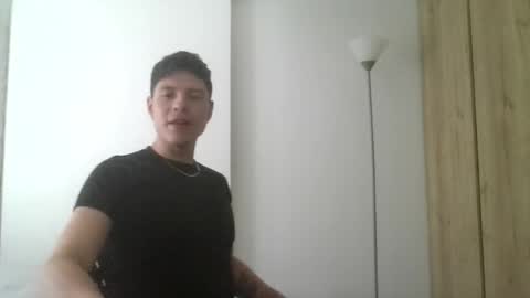 82tomas online show from April 2026 04:01:01 PM