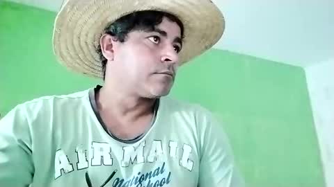 Snapshot of 9vinhocamshow chatting on January 2025 03:43:01 PM 9vinhocamshow online show from January 2025 03:43:01 PM